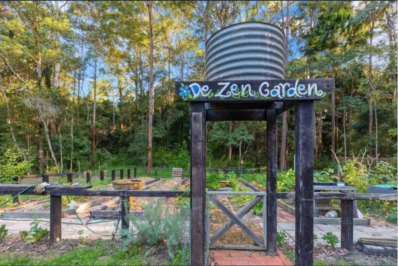 De Zen - Aussie World Holiday Group Venue Villa Palmview Australia